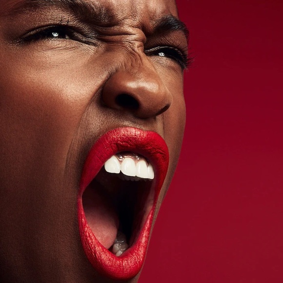 Fenty Beauty Stunna Lip Paint Longwear Fluid Lip Color in Uncensored 01 - Picture 5 of 8